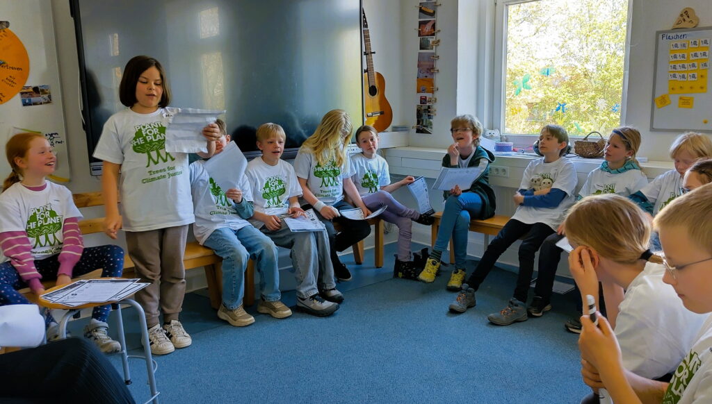 Kinder beim Plan(t)-Spiel. 